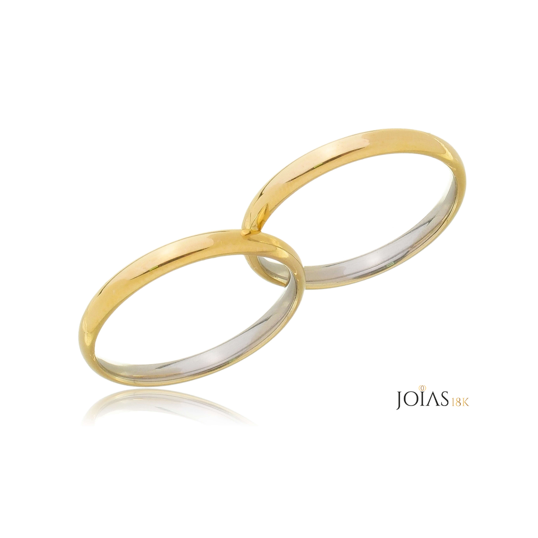 Aliança de casamento abaulada em aço revestida em ouro 18K com 2mm de largura, design minimalista e durável.